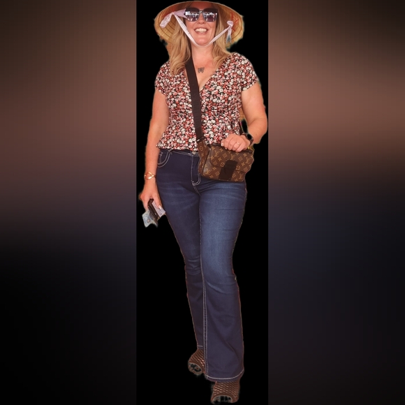 Meet your Posher, Jen - Picture 1 of 1